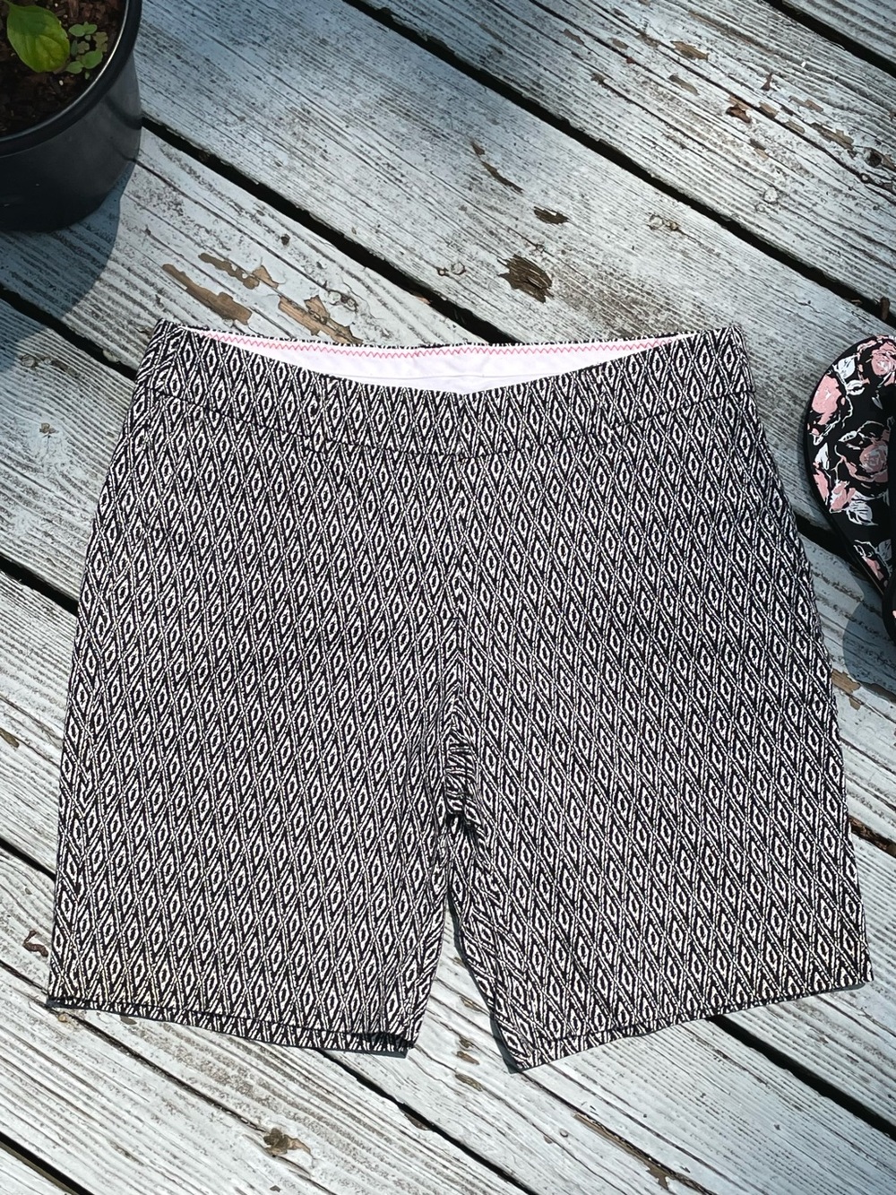 Kenar Black & White Geometric Diamond Pattern Bermuda Shorts Women Size 6